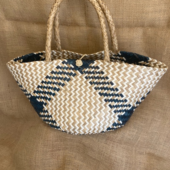 Patterned Straw Bag - Picture 3 of 3